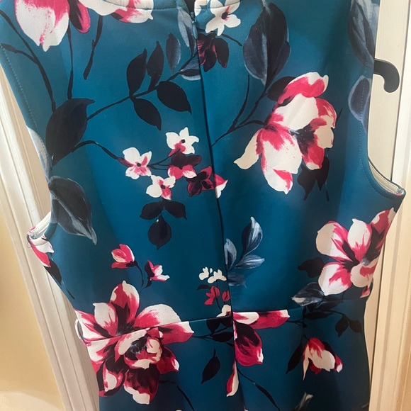 Floral Wrap Dress from Venus - Picture 4 of 6